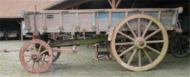 Boerenwagen met sponnenzijbord, Karrenmuseum Essen
